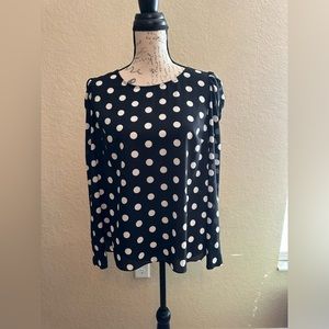 Beautiful black & white shirt. Perfect for work. Excellent condition.